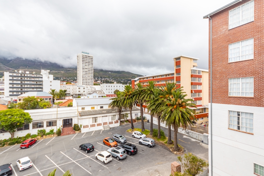 1 Bedroom Property for Sale in Gardens Western Cape